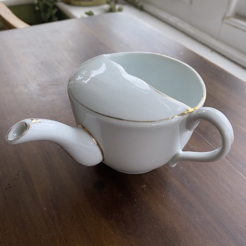 Invalid feeder cup with handle