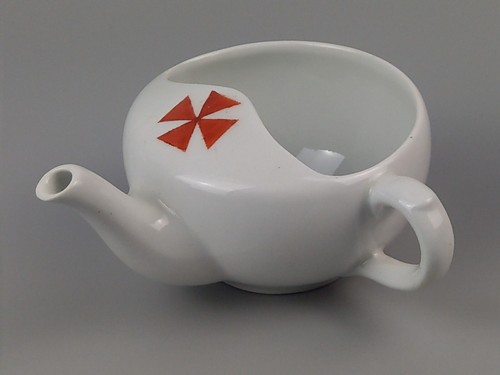 Porcelain invalid feeder - invalid, cup